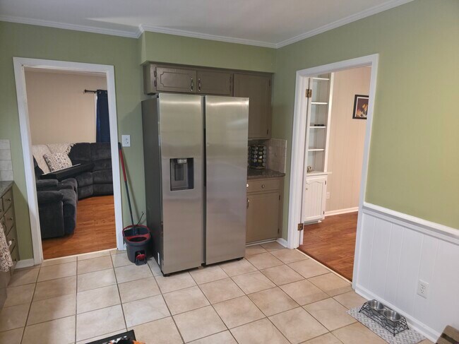 Building Photo - 738 Forestdale Dr