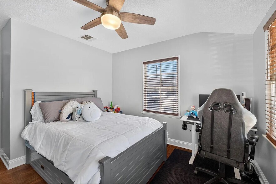 Building Photo - 2924 W 136th St