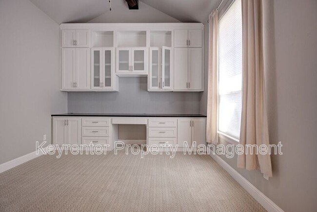 Building Photo - 15121 SE 56th St