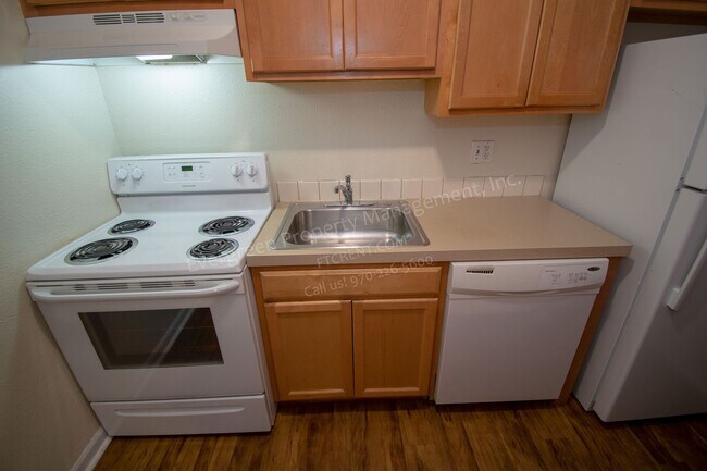 Building Photo - 2147 27th Ave Ct