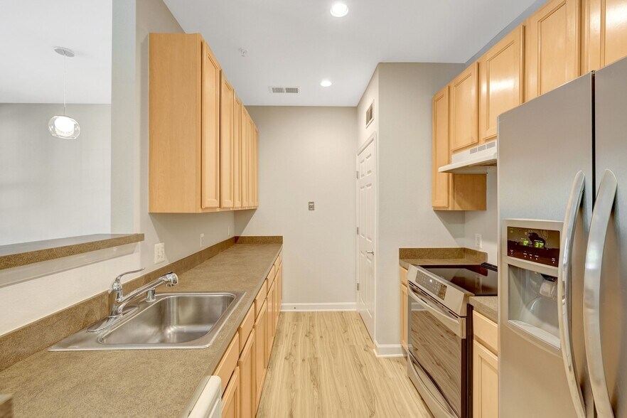 Building Photo - 42421 Rockrose Sq
