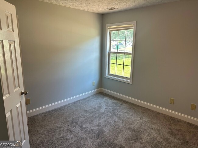 Building Photo - 561 Highland Pointe Dr