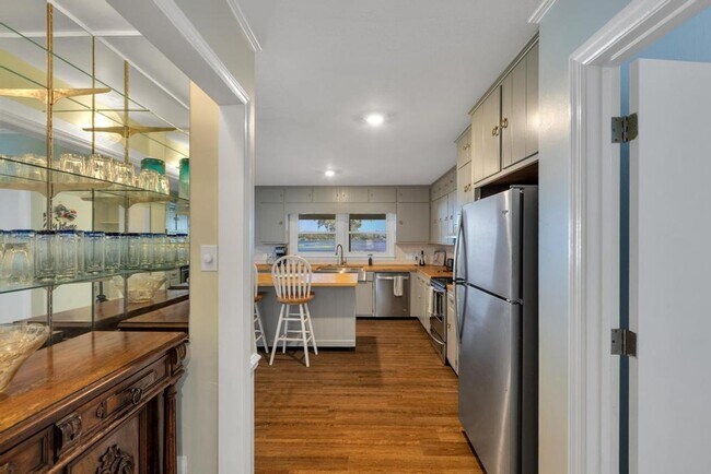 Building Photo - Fully Furnished Short Term Rental! Intercoastal Waterway!