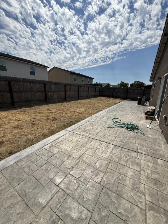 Building Photo - 2124 Ukiah Ct
