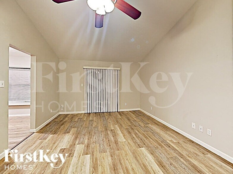 Building Photo - 2805 Galemeadow Dr