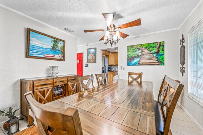 Building Photo - 1242 Wyndcliff Dr