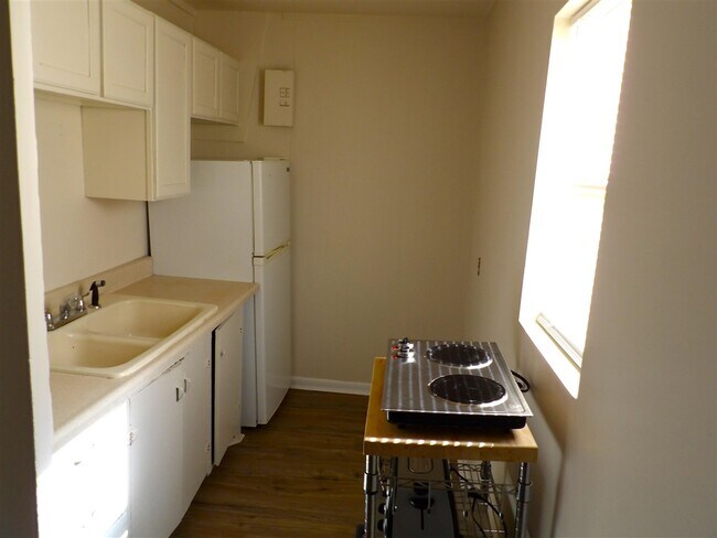 Building Photo - 2611 SW E Ave