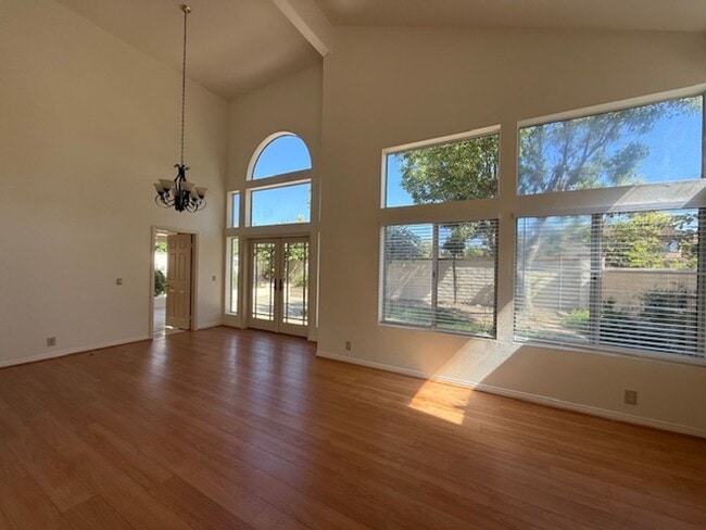 Building Photo - ****1/2 month off rent*****Spacious Home i...