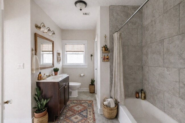 Building Photo - 608 Avondale St