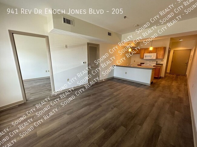 Building Photo - Spacious 1 bed/1 bath near DOWNTOWN!! Avai...