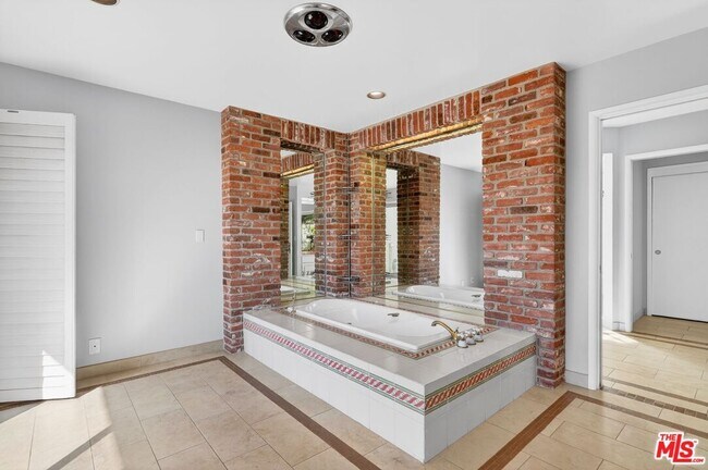 Building Photo - 3713 Dellvale Pl