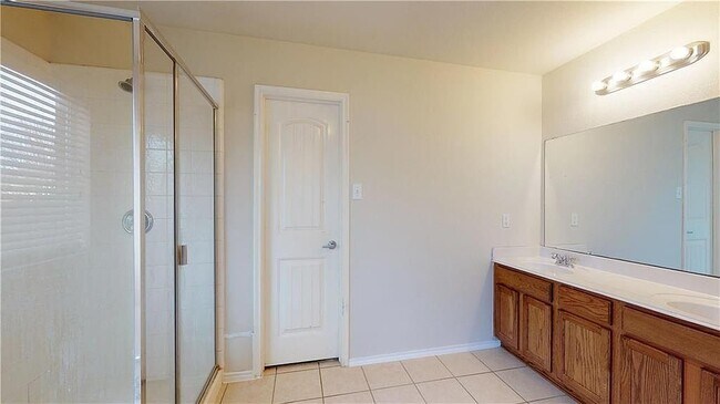 Building Photo - 9948 Southgate Dr
