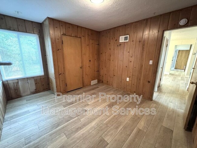 Building Photo - 2607 Glenwood Ln