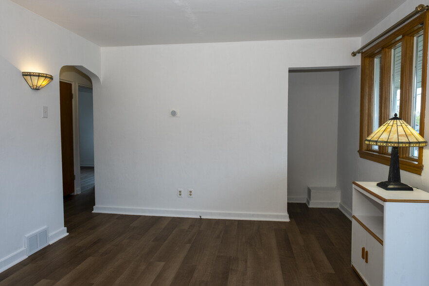Building Photo - 713 Overhill Dr