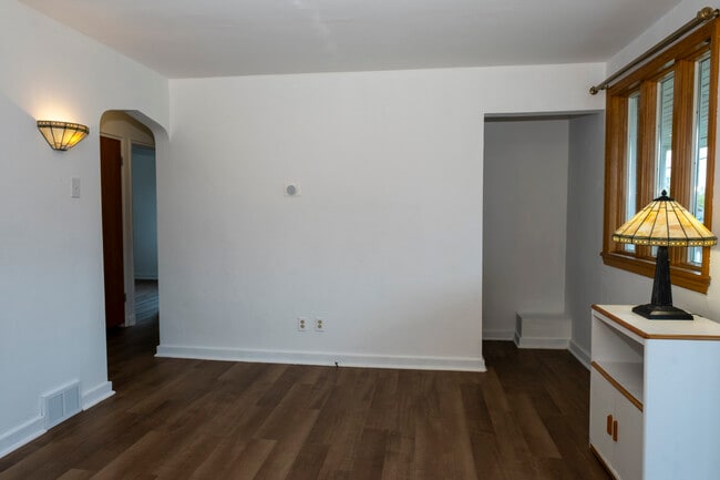 Building Photo - 713 Overhill Dr