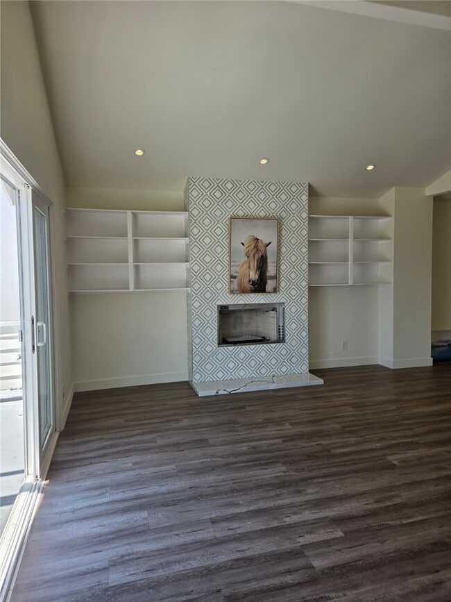 Building Photo - 1812 W Balboa Blvd