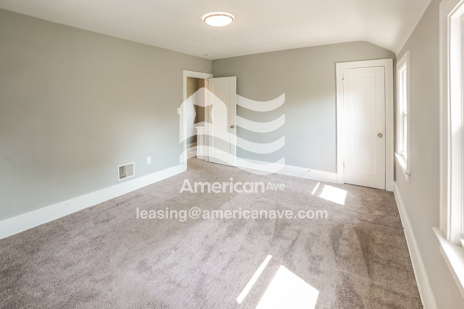 Building Photo - 324 Danberry St