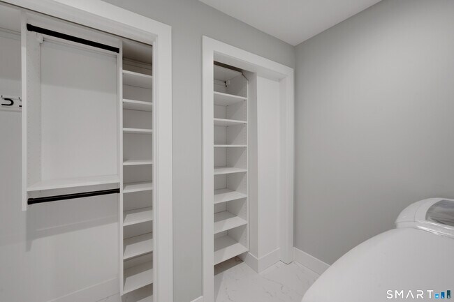 Building Photo - 20 Bouton St