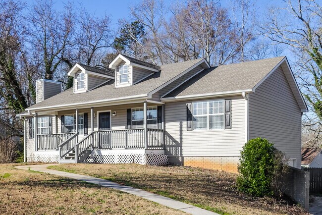 Building Photo - 221 Greenleaf Dr