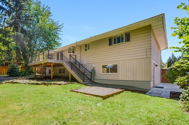 Building Photo - 1321 SE Eastwood Ct