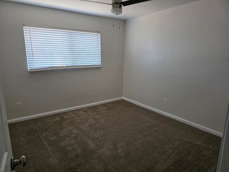 Building Photo - 1819 N 87th Pl