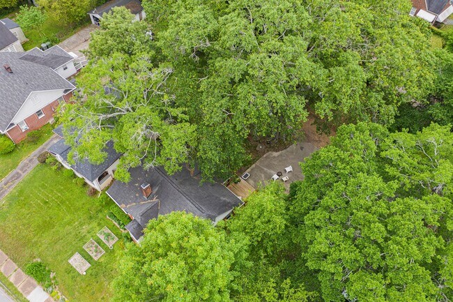 Building Photo - 3 Bedroom 2 Bath Brick Bungalow