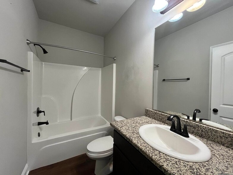 Building Photo - 1303 Hickory Creek Dr