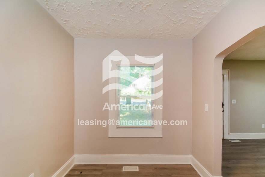 Building Photo - 130 Kensington Cir