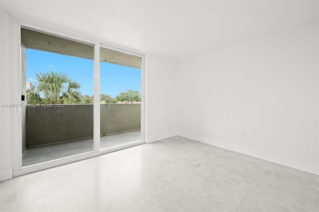 Building Photo - 10090 NW 80th Ct