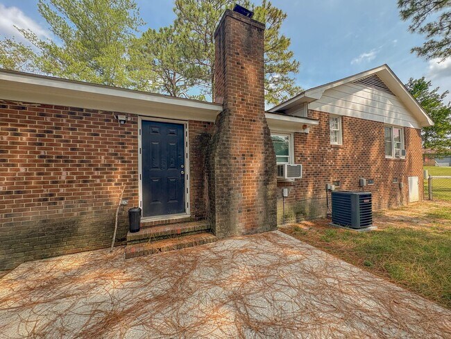 Building Photo - Coming Soon! 3 Bedroom 2 Bathroom- Pets Allowed!