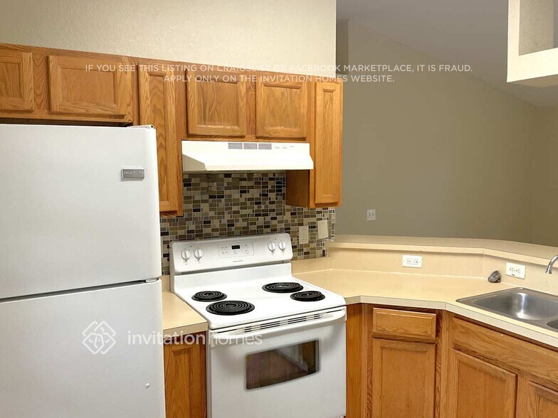 Building Photo - 627 Parakeet Ct