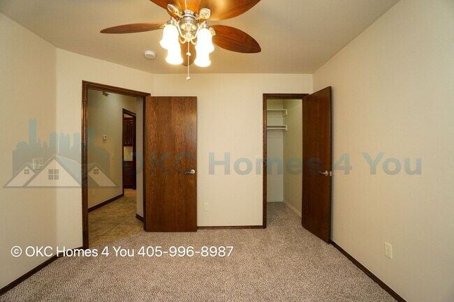 Building Photo - Executive Home in Yukon Schools
