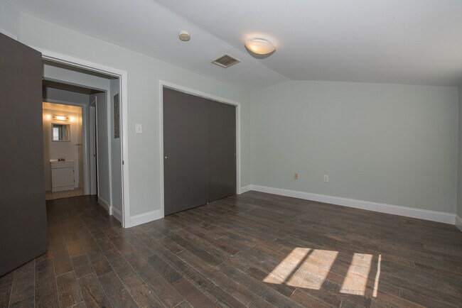 Building Photo - 2057 South St