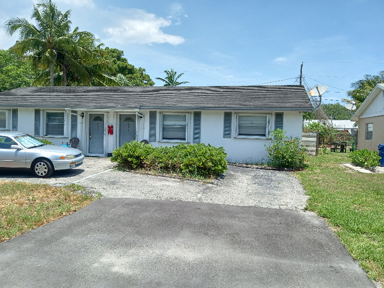 Building Photo - 231 Hibiscus St