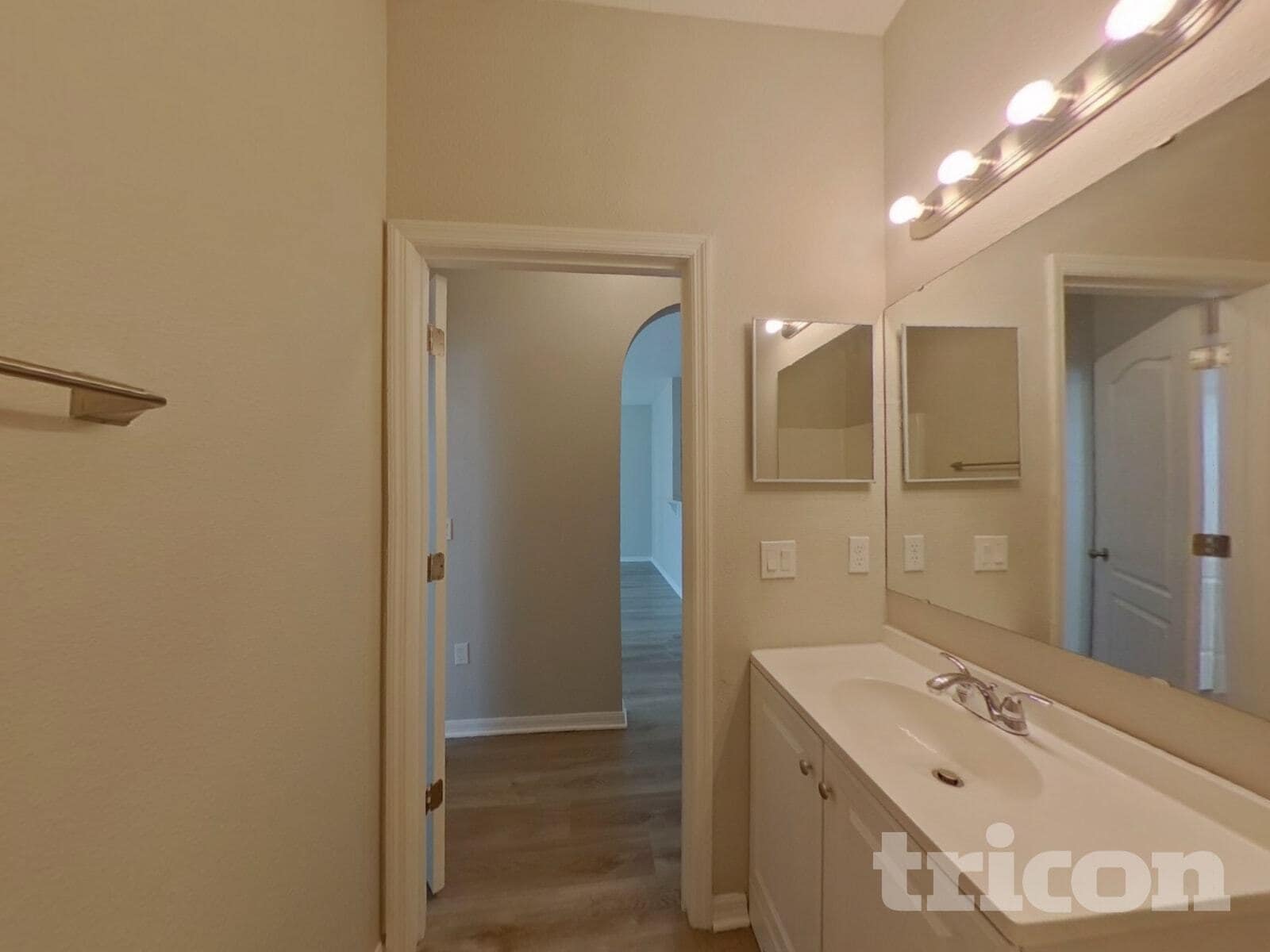 Building Photo - 5530 Sycamore Canyon Dr