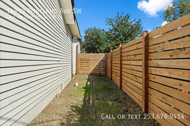 Building Photo - 14915 Portland Ave SW