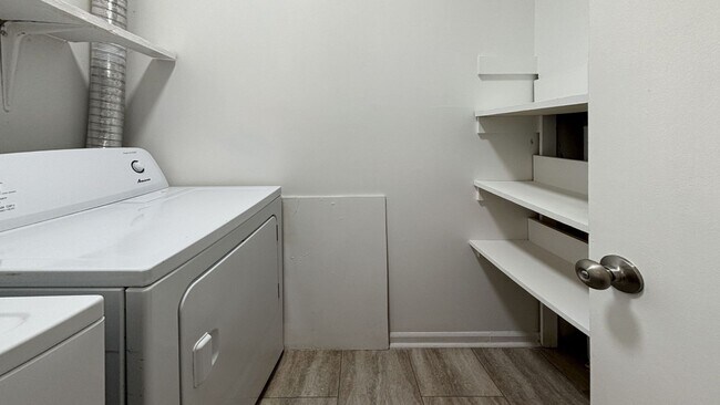 Building Photo - 2 bed / 1 bath ~ Just off of HWY 61