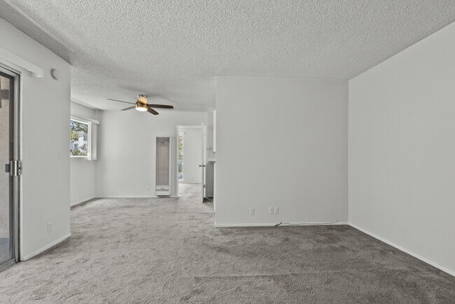 Building Photo - 15286 Sutton St