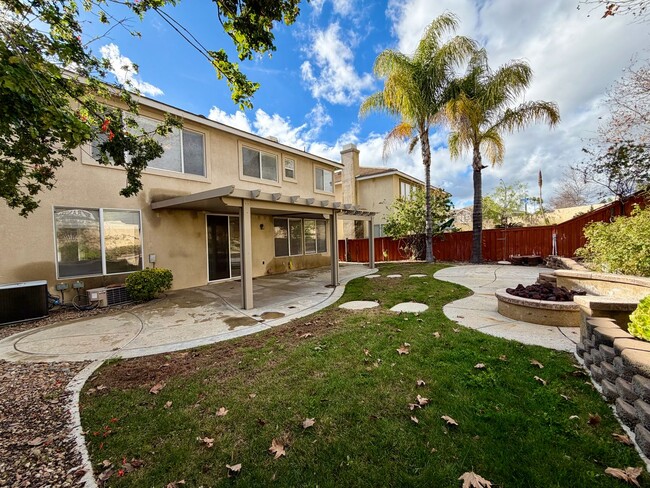 Building Photo - Spacious Oak Creek Cul-de-Sac Home with 5 Bedrooms & 3-Car Garage