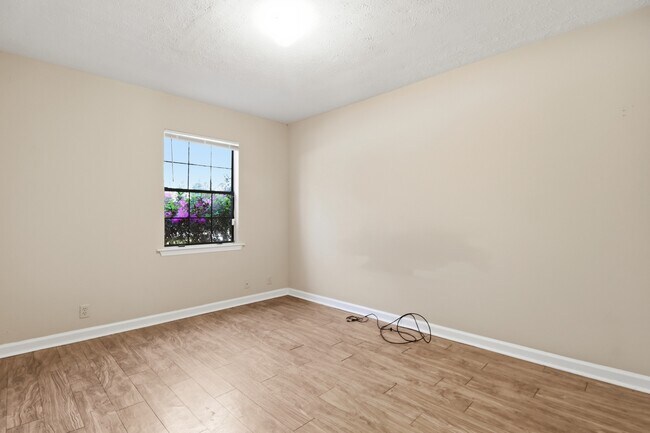 Building Photo - Ash St Ex