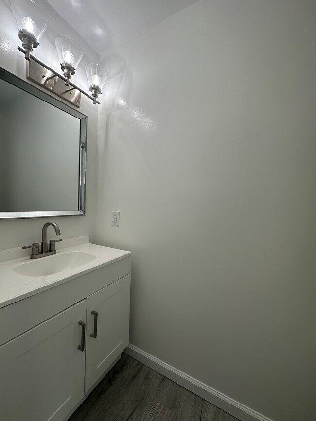 Building Photo - 320 Myrtlewood Cir