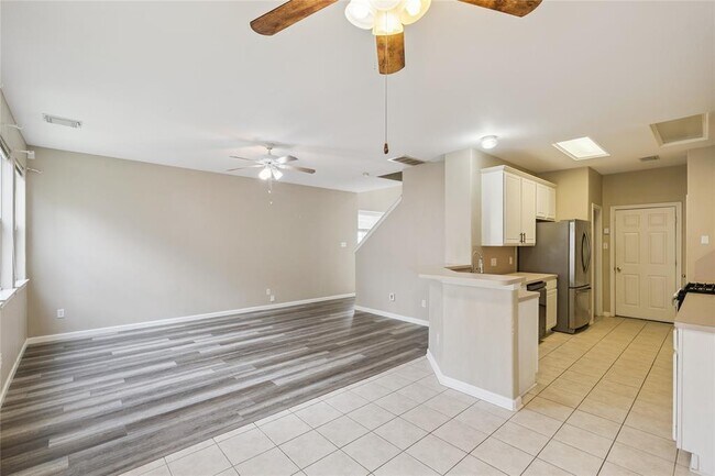 Building Photo - 16635 Newglen Ln