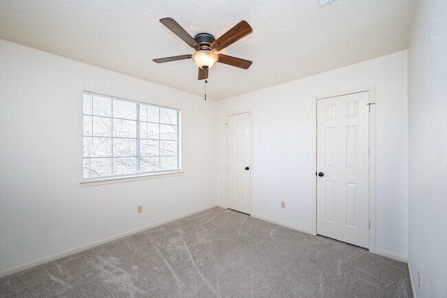 Building Photo - 2914 Silent Dr