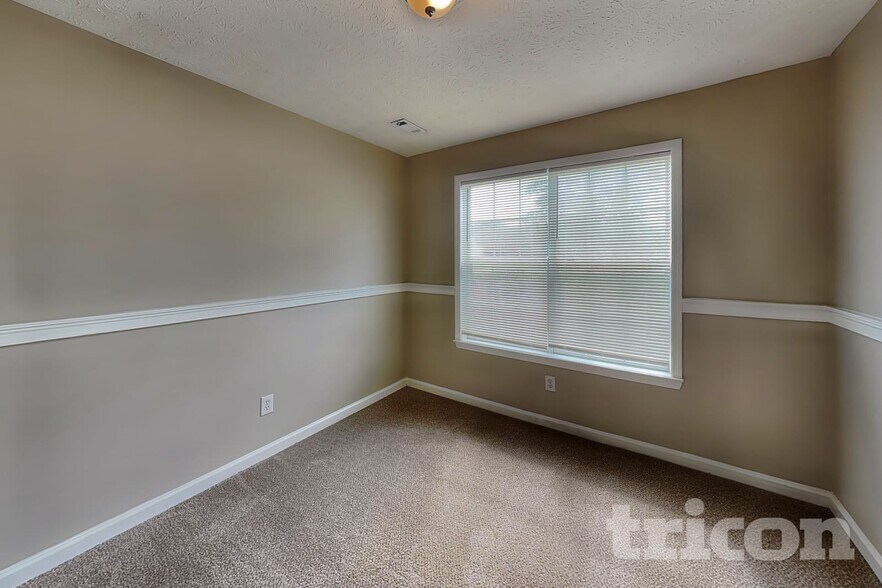 Building Photo - 195 Falcon Ridge Dr