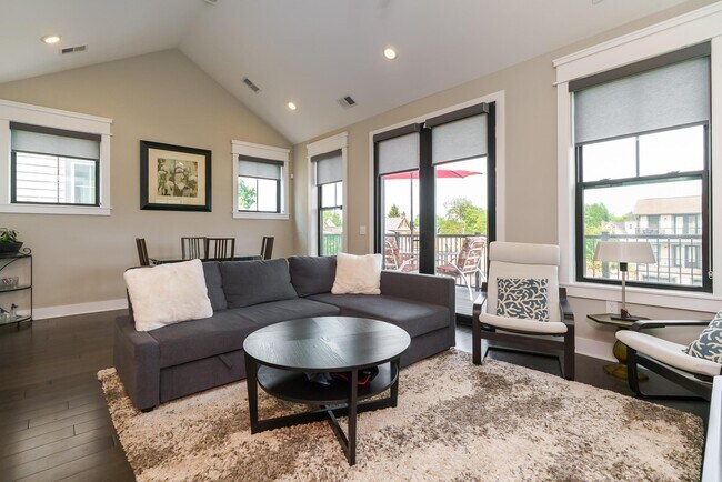 Building Photo - 1308 Forsythe Ave