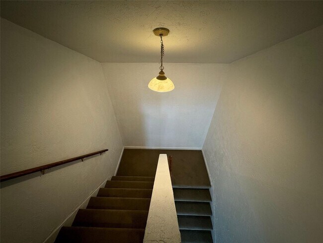 Building Photo - Beautiful house for Lease in Manor Downtow...