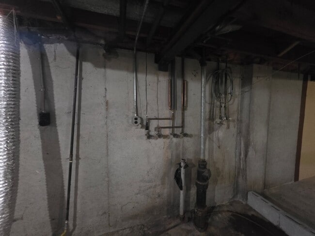 Building Photo - 1254-1256 Meadow Ln