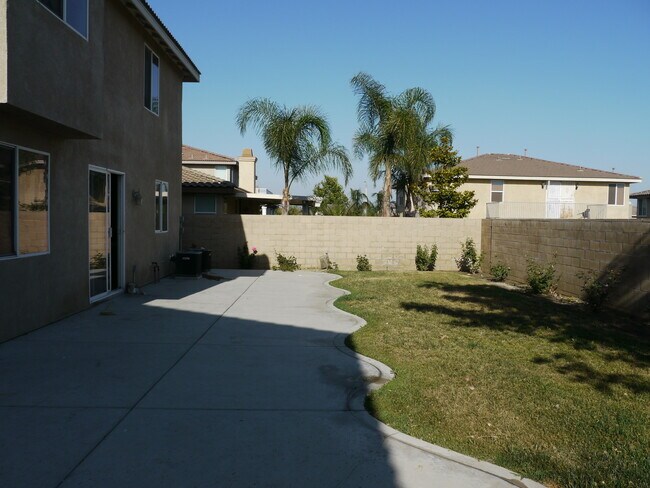 Building Photo - Spacious 4-Bedroom Home in North Fontana –...
