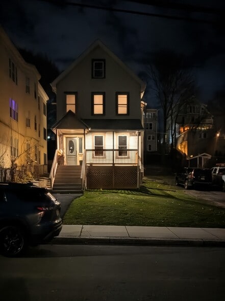 Building Photo - 62 Locust St