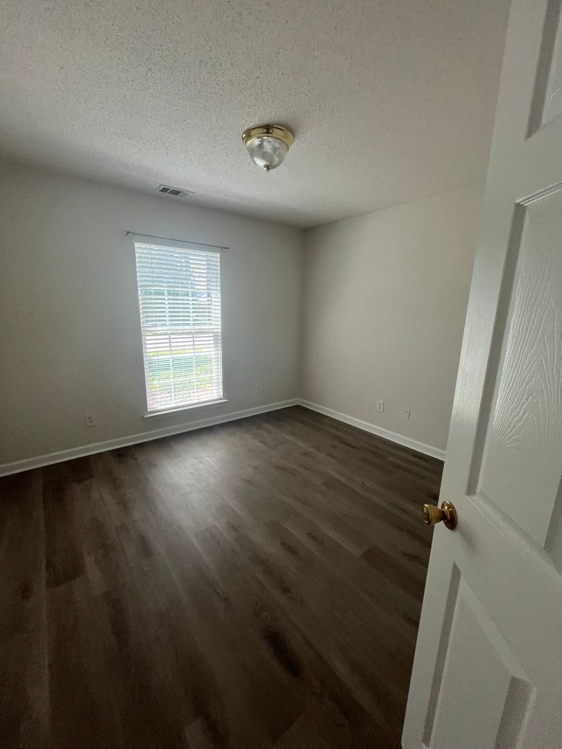 Building Photo - 128 Arbor Village Dr